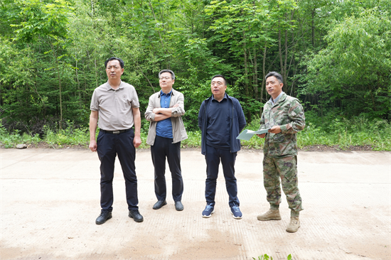 吉林省林業(yè)和草原局赴泉陽林業(yè)有限公司開展公用基礎(chǔ)設(shè)施建設(shè)專項(xiàng)調(diào)研（1）.jpg