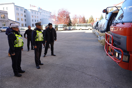 筑牢交通防線 嚴(yán)守安全底線  泉林公司開展通勤車安全專項檢查（2）.jpg